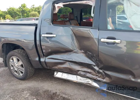 2016 Toyota Tundra Crewmax 1794/Platinum z USA, uszkodzony, nr VIN 5TFGW5F15GX206832